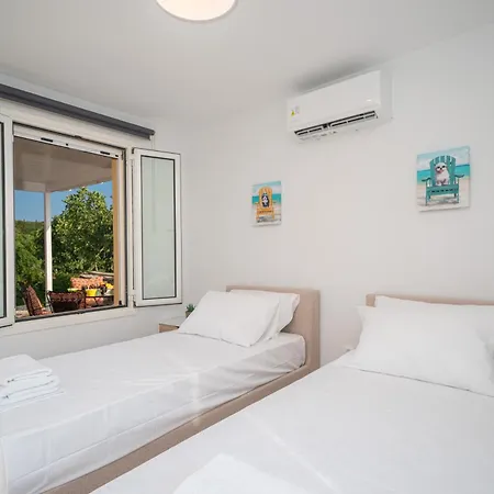 Marilou Case de vacanță